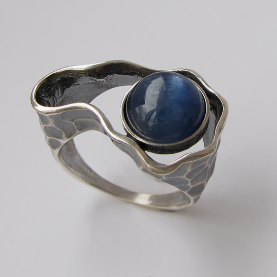 Серебряное кольцо с кианитом, арт. СДН3