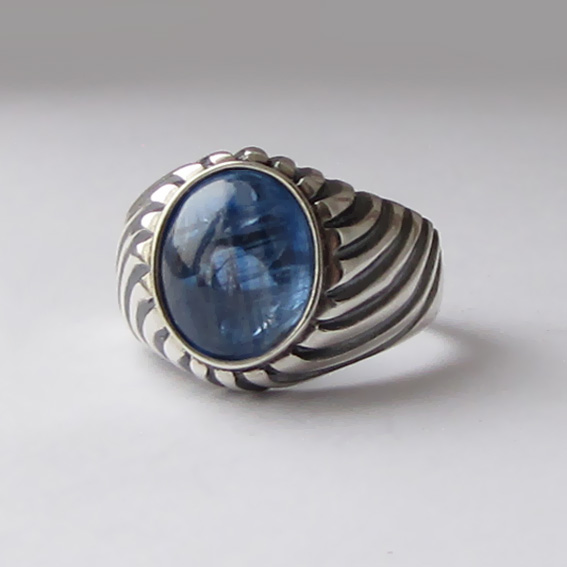 Серебряное кольцо с кианитом, арт. ЕГ3