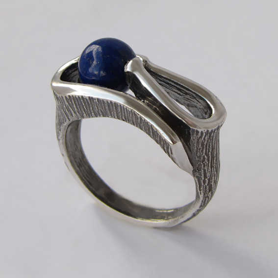 Серебряное кольцо с лазуритом, арт. ВОС3