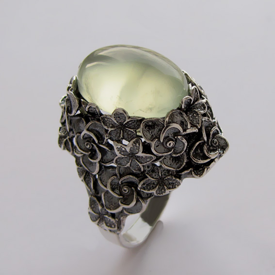 Серебряное кольцо с пренитом, арт.БУК3