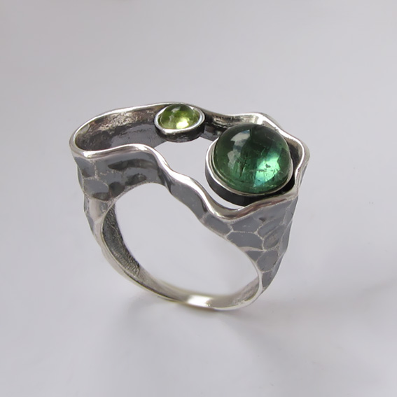 Кольцо с турмалином зеленым, хризолитом, арт. 2СДН3