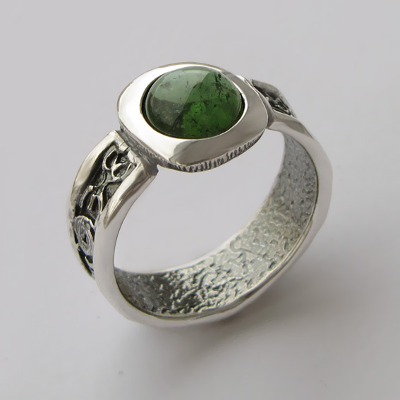 Кольцо с турмалином зеленым, арт. ИЕ3