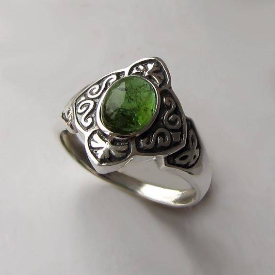 Кольцо с турмалином зеленым, арт. КОК3