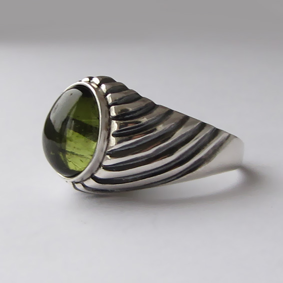 Кольцо с турмалином зеленым, арт. ЕГ3