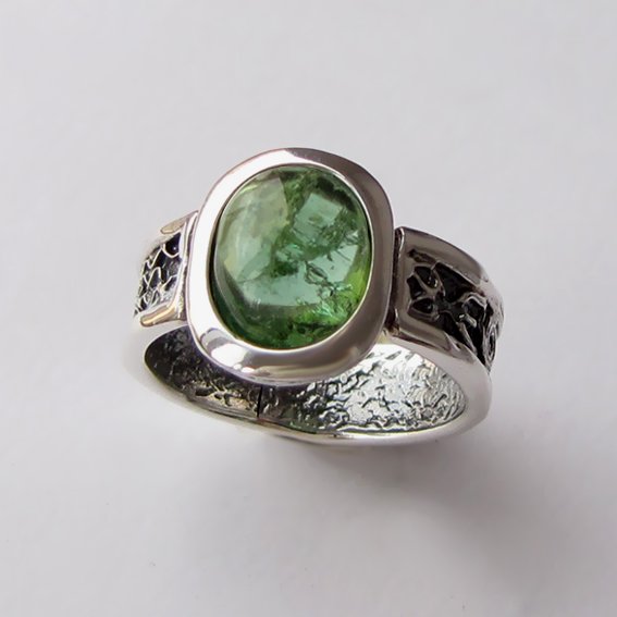 Кольцо с турмалином зеленым, арт. ИЕОВ3