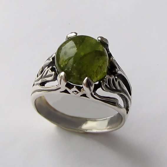Кольцо с турмалином зеленым ЛИА311