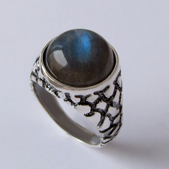 Серебряное кольцо с лабрадором, арт. ЭТБ3