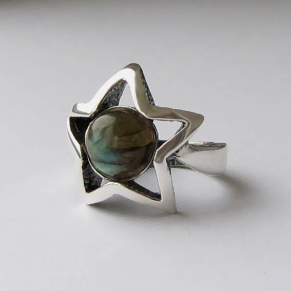 Кольцо серебряное с лабрадором, арт. ЗВ3-2