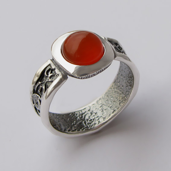 Серебряное кольцо с сердоликом, арт. ИЕ3