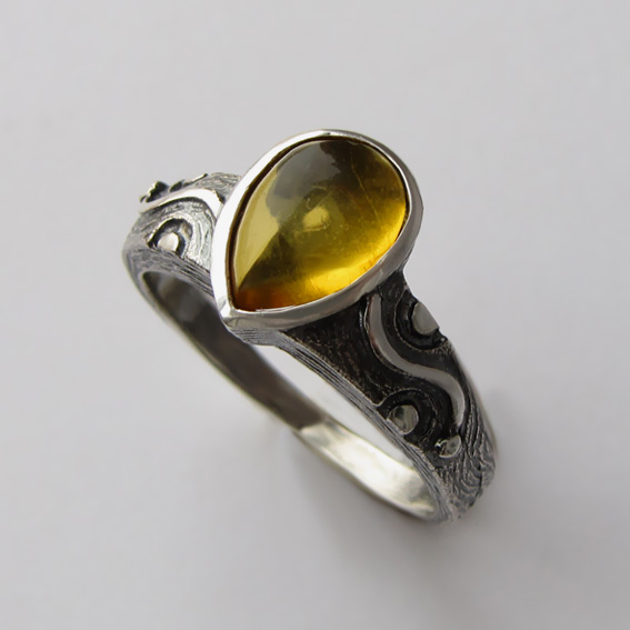 Кольцо серебряное с янтарем, арт. СЛЧ37-2