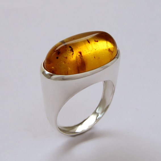 Серебряное кольцо с янтарем инклюзом, арт.ВОВ3Д