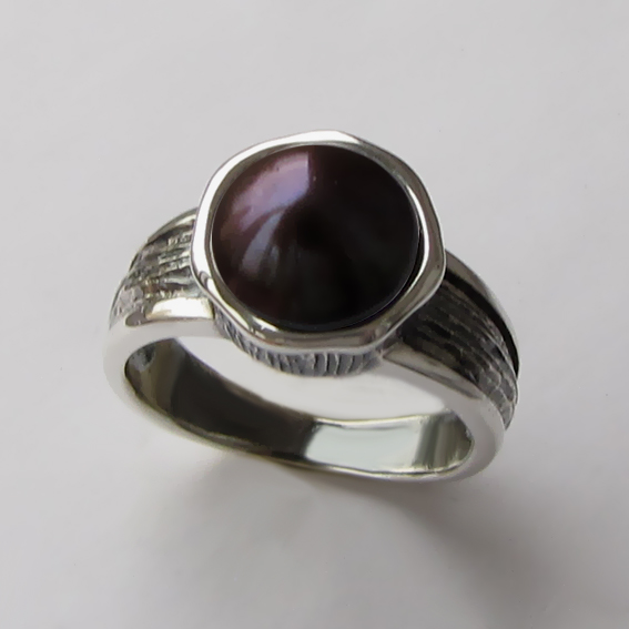 Кольцо с жемчугом темно-коричневым, арт. ПФ39